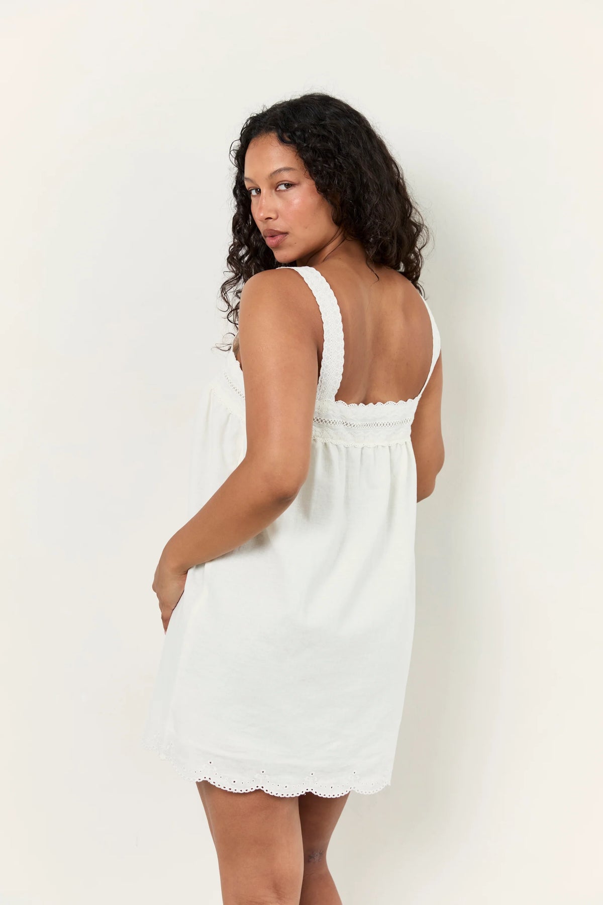 Juni Francesca Mini Dress - Blanc COMING SOON