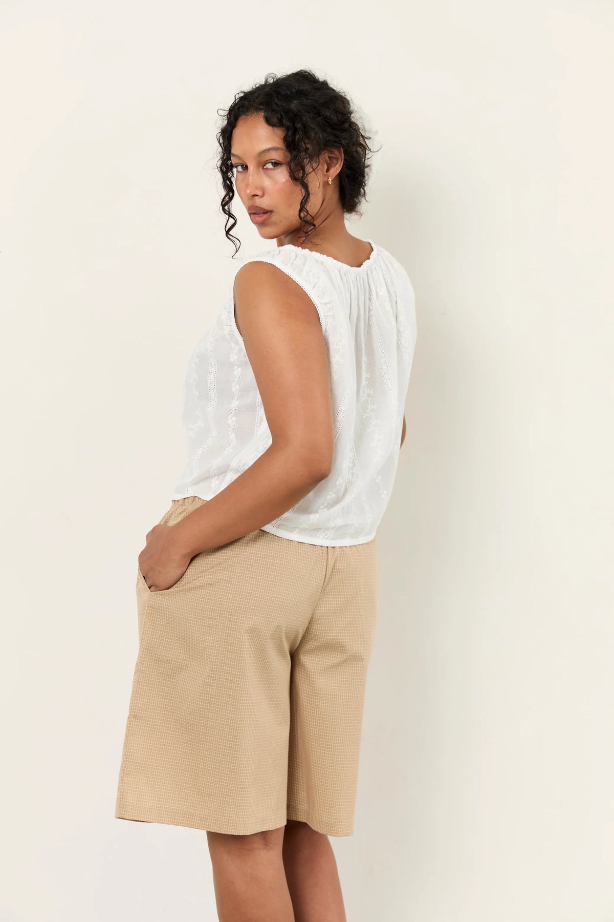 Juni Maeve Top - Blanc COMING SOON