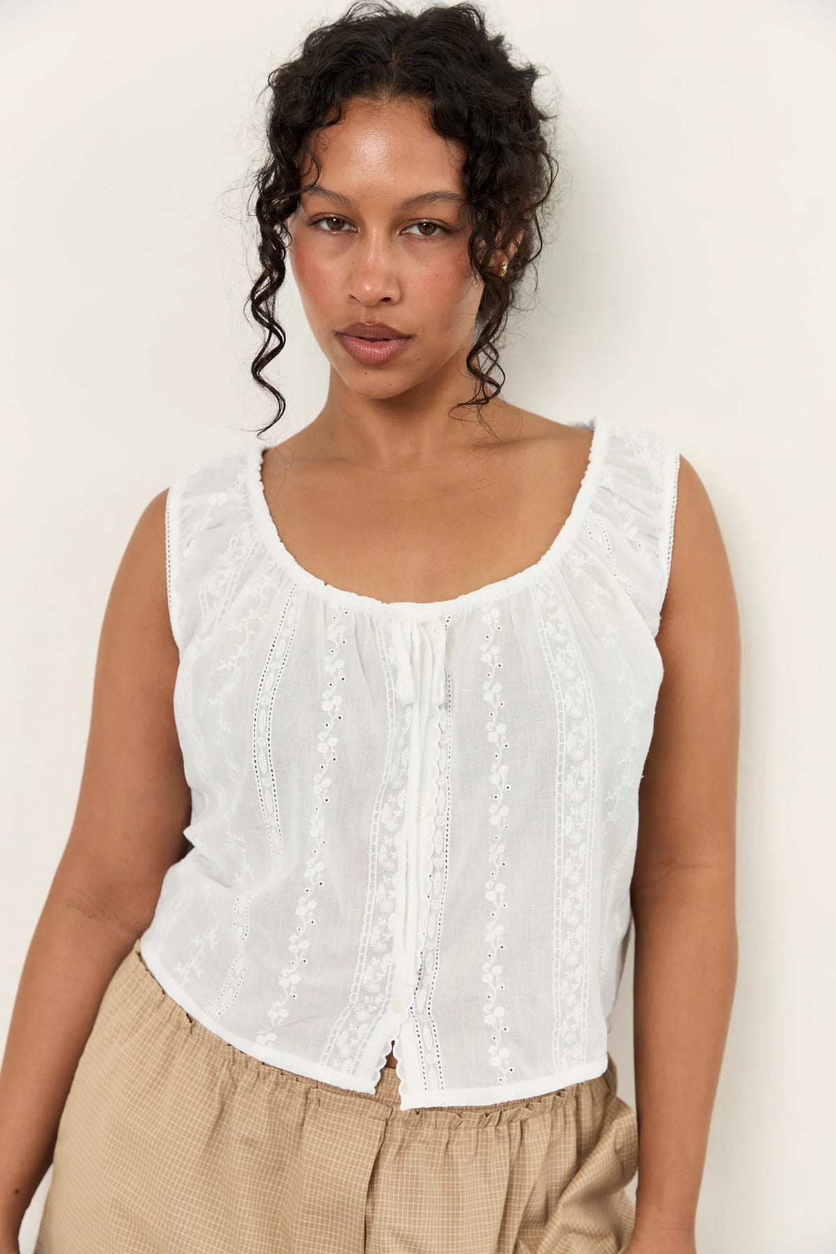Juni Maeve Top - Blanc COMING SOON