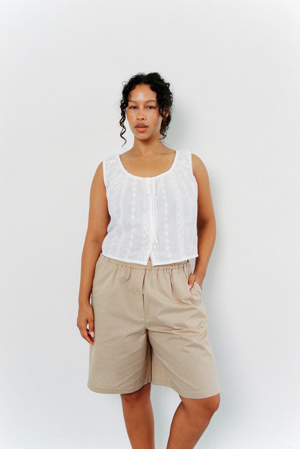 Juni Vivi Bermuda Short - Wheat Check