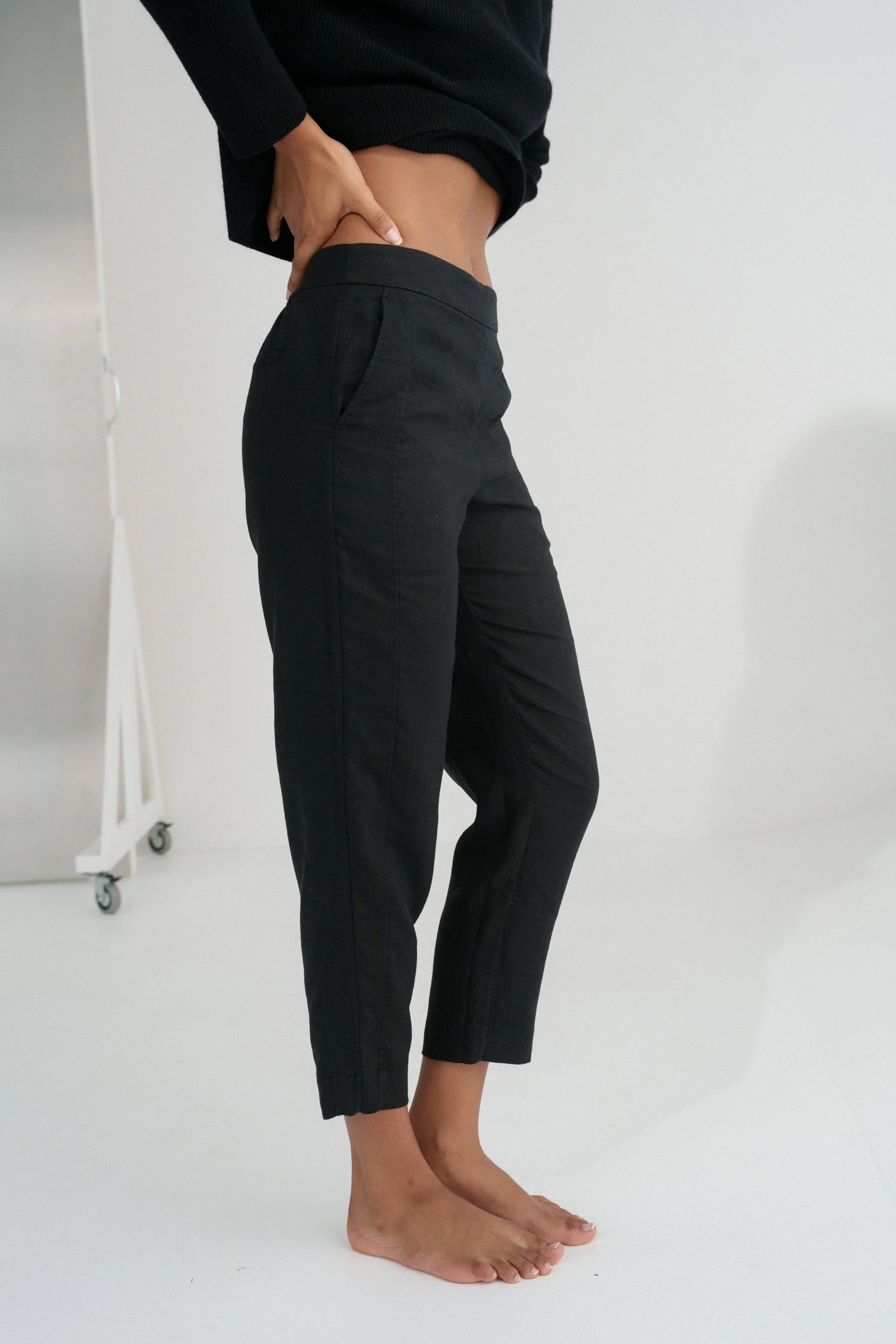 Lilly Pilly Emer Linen Pants - Black