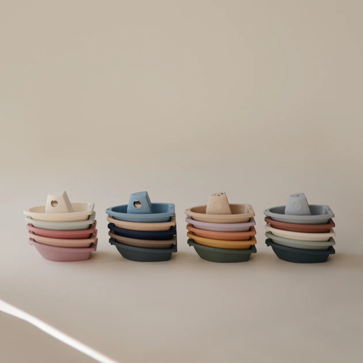 Mushie Bath Boats - Rust