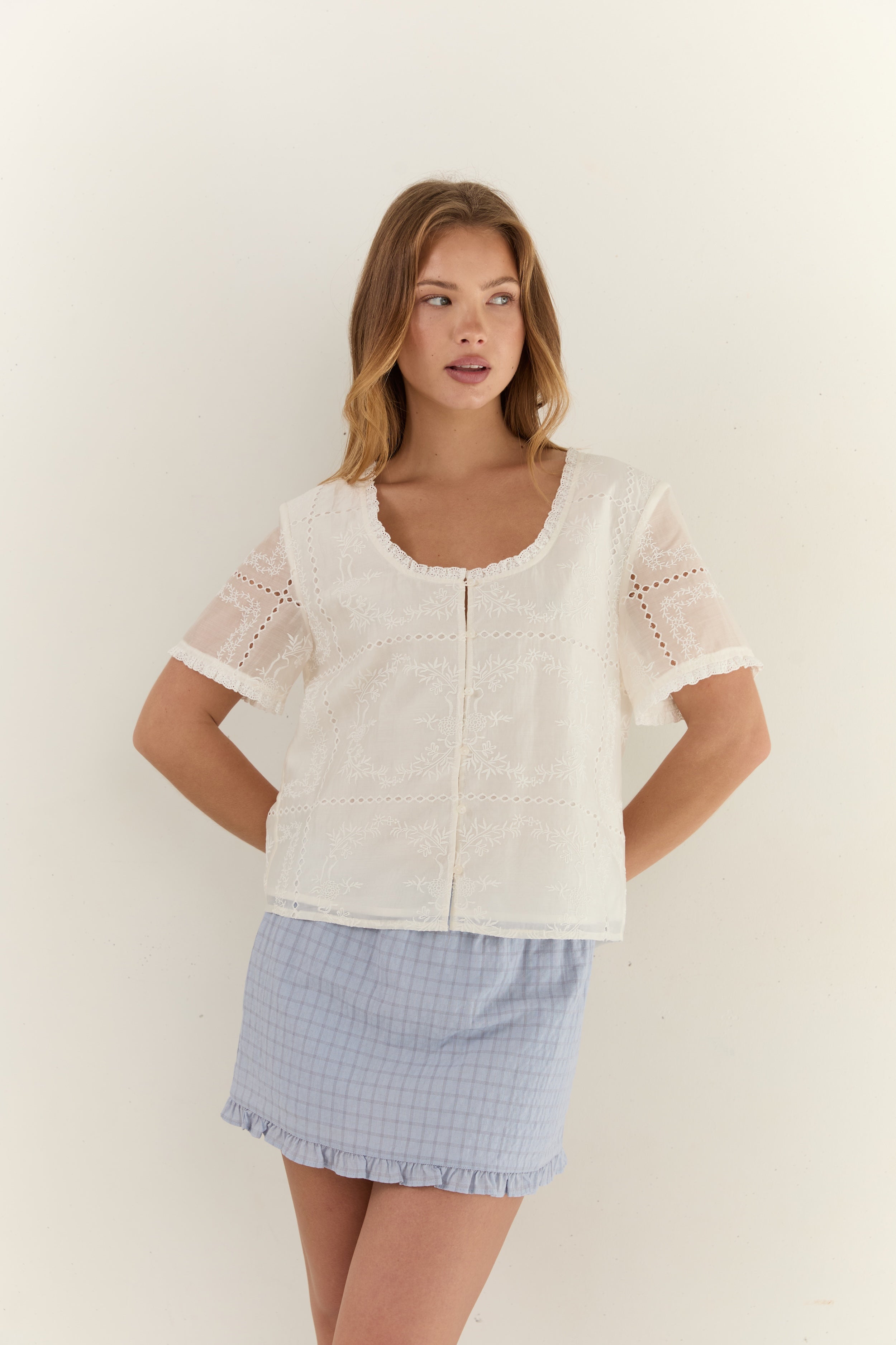 Juni Alenka Lace Blouse - Blanc (Coming Soon)