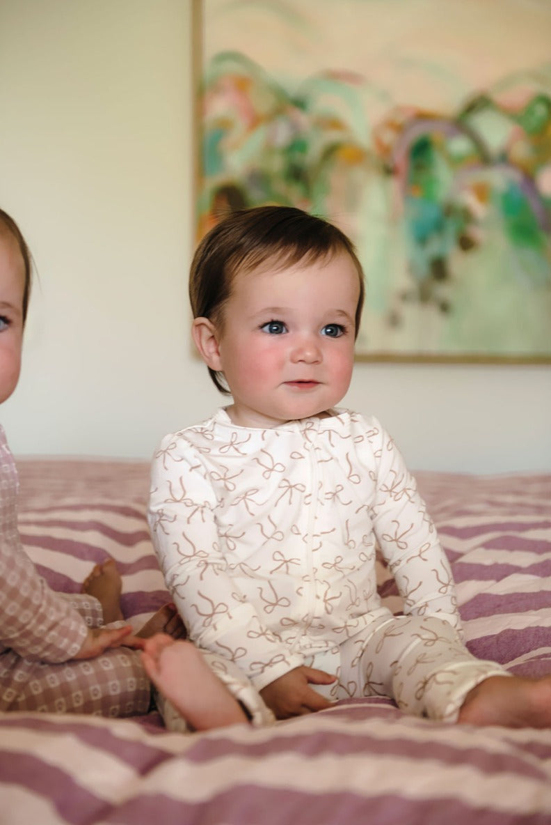Kynd Day or Night Onesie - Ivory Bow