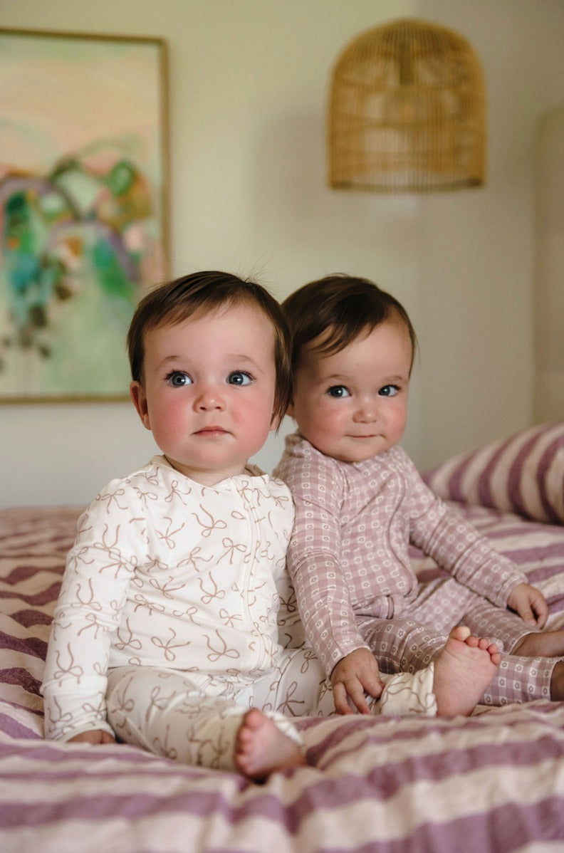 Kynd Day or Night Onesie - Ivory Bow
