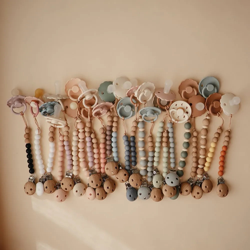Mushie Eva Pacifier Clip - Cloudy Mauve