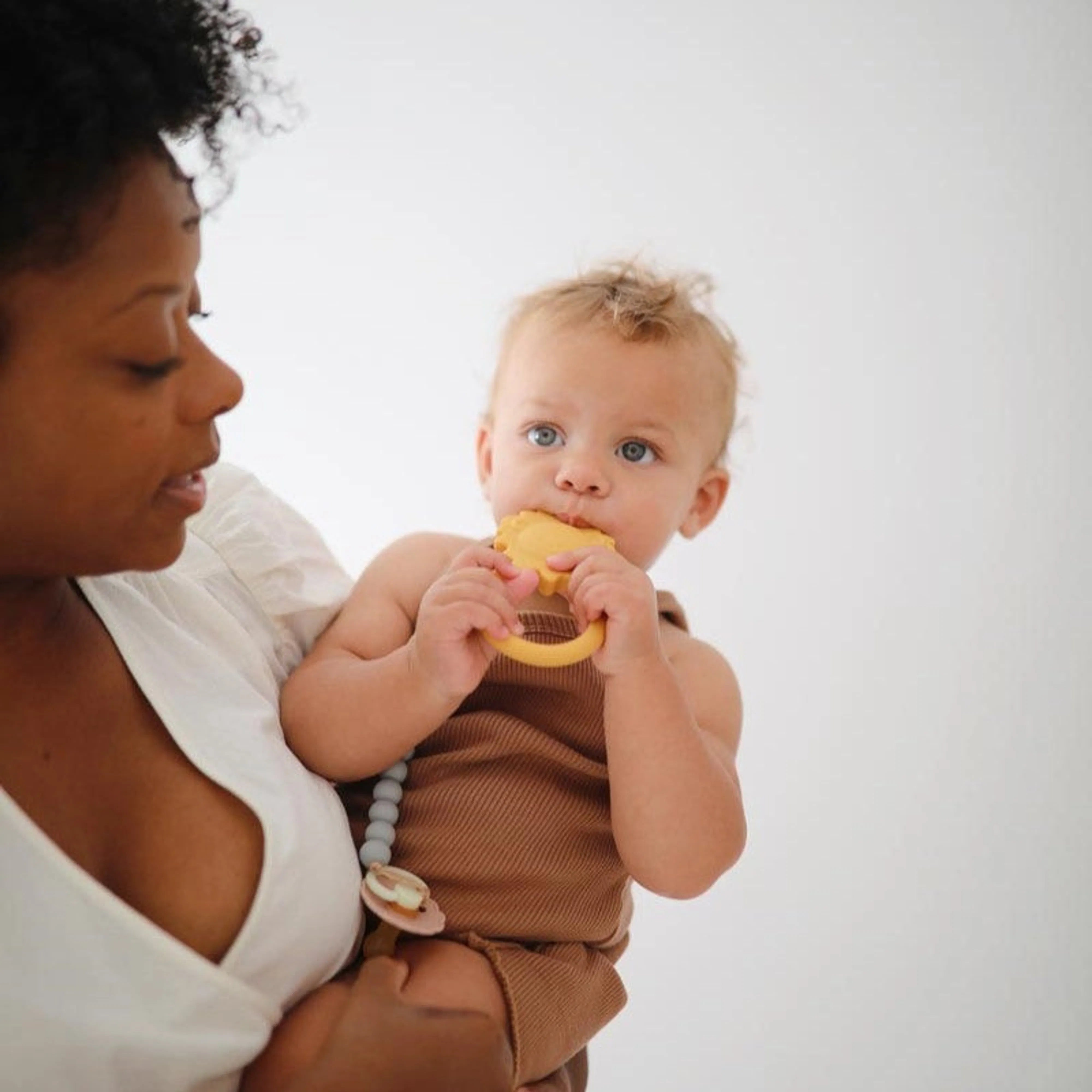 Mushie Lion Teether - Pale Daffodil