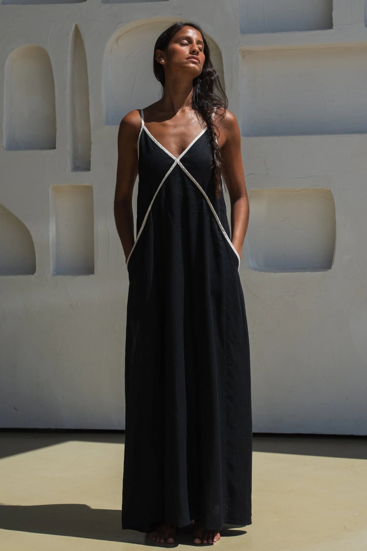 Lilly Pilly Azalea Linen Dress - Black